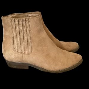 Universal Thread Tan Booties